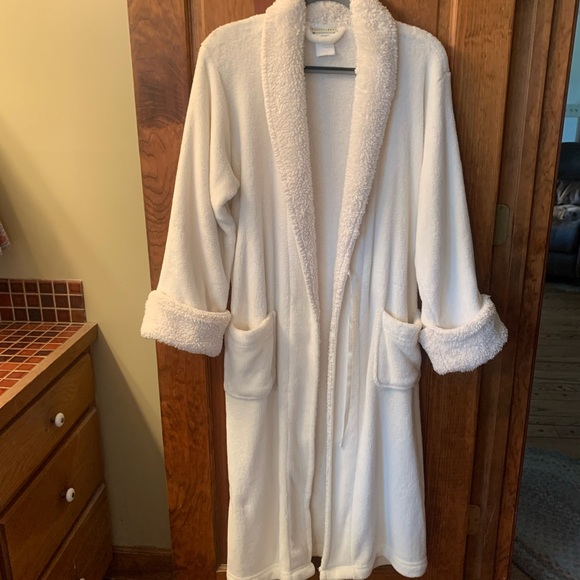 POTTERY BARN, Long Robe, Ecru or Cream color. Size Small. 100 percent polyester. - Picture 7 of 7